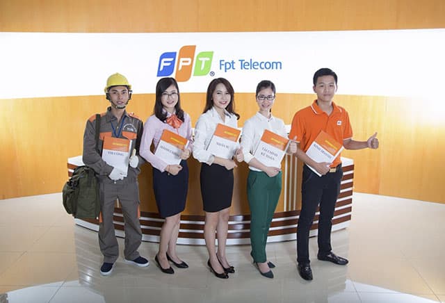 Đội ngũ nhân viên lắp mạng FPT - team FPT Việt